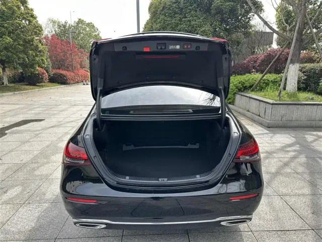 Mercedes-Benz E-Class — Фото автомобиля 11
