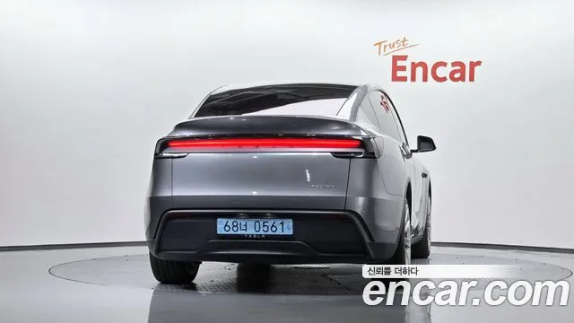 Tesla Model Y — Фото автомобиля 4
