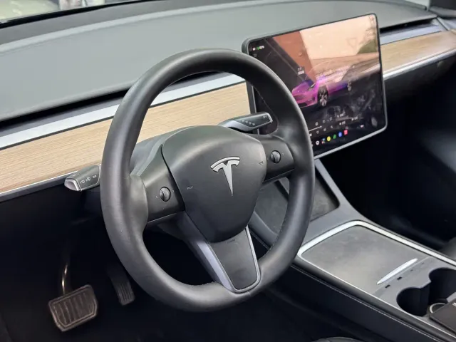Tesla Model Y — Фото автомобиля 16