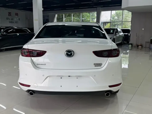 Mazda Axela — Фото автомобиля 5