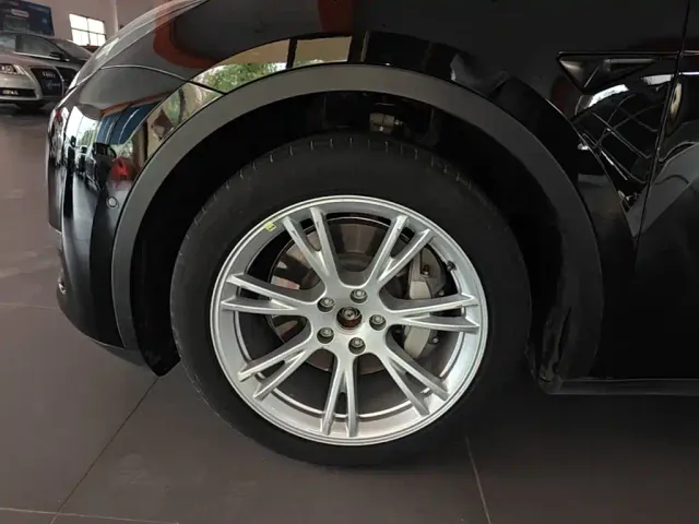 Tesla Model Y — Фото автомобиля 22