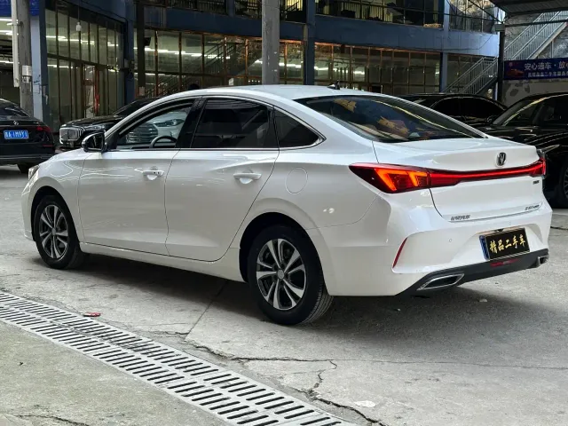 Changan Eado — Фото автомобиля 7