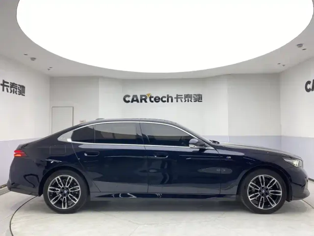 BMW 5 Series — Фото автомобиля 4