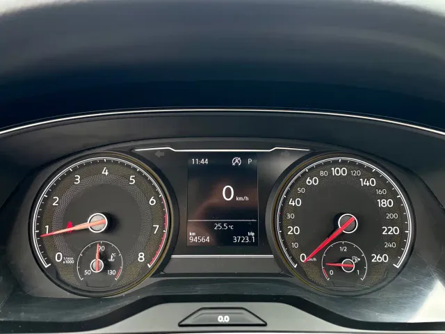 Volkswagen Passat — Фото автомобиля 10