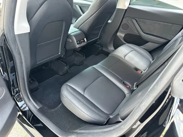 Tesla Model Y — Фото автомобиля 20