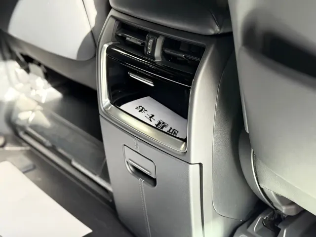 Toyota Alphard — Фото автомобиля 17