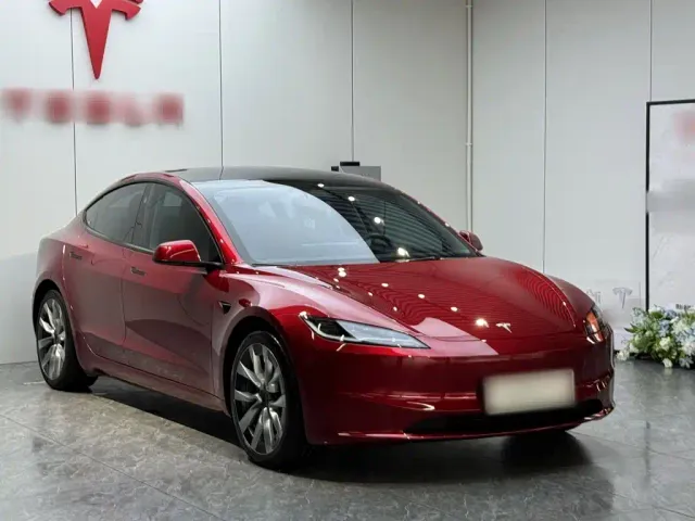 Tesla Model 3 — Фото автомобиля 3