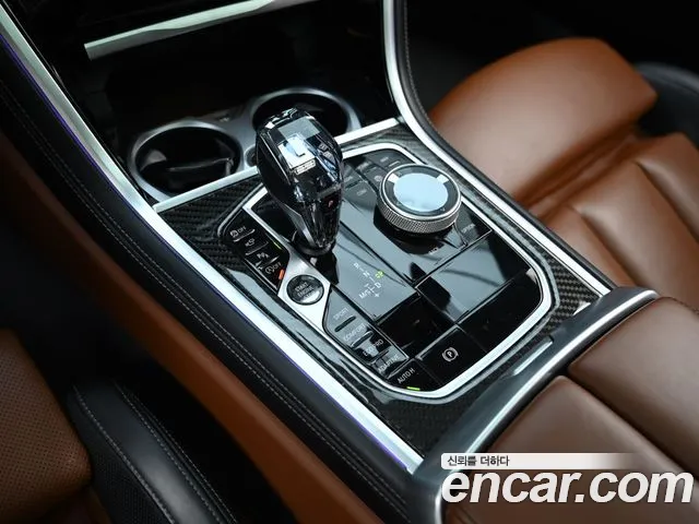BMW 8 Series G15 — Фото автомобиля 9
