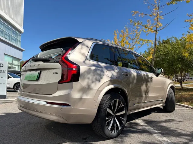 Volvo XC90 — Фото автомобиля 6