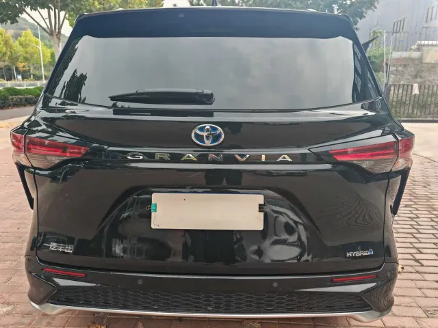 Toyota Granvia — Фото автомобиля 4