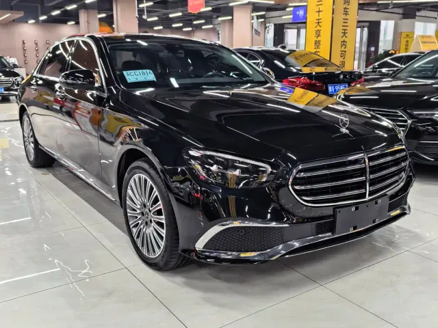 Mercedes-Benz E-Class — Фото автомобиля 3