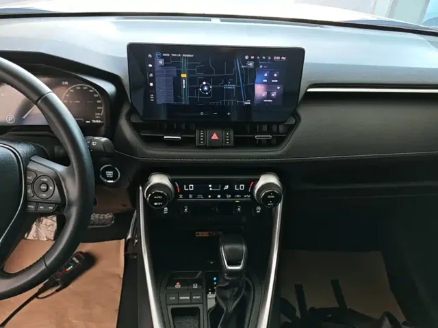 Toyota RAV4 — Фото автомобиля 12