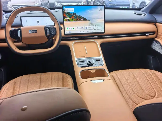 Geely Galaxy Starship 7 EM-i — Фото автомобиля 6