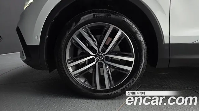 Volkswagen Tiguan — Фото автомобиля 5