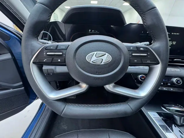 Hyundai Elantra — Фото автомобиля 23