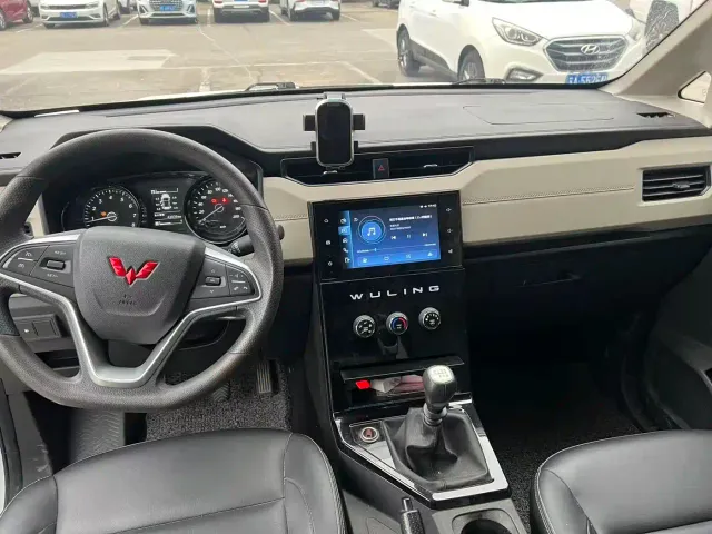 Wuling Zhengcheng — Фото автомобиля 10