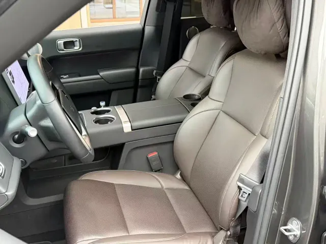 Li Auto L8 — Фото автомобиля 9