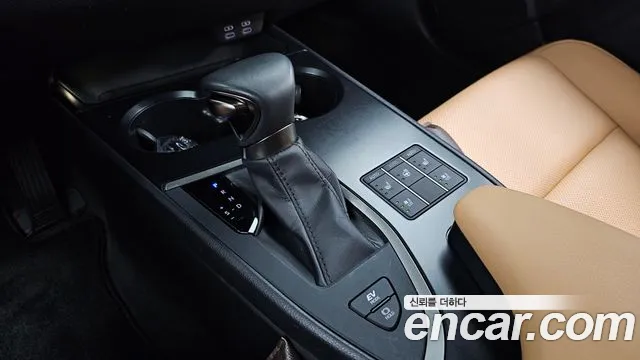 Lexus UX — Фото автомобиля 9