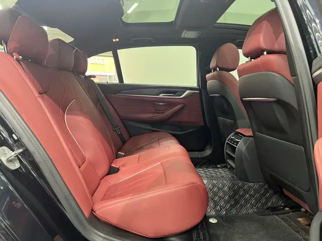 BMW 5 Series — Фото автомобиля 15