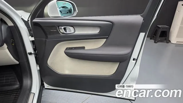 Volvo XC40 — Фото автомобиля 14