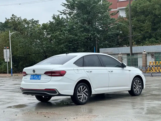 Volkswagen Lavida — Фото автомобиля 11