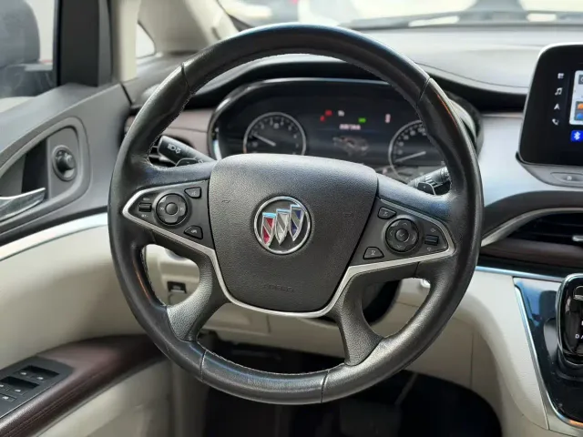 Buick GL8 — Фото автомобиля 2