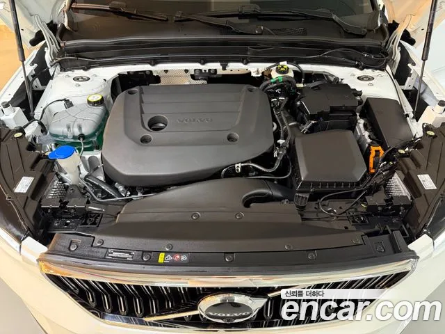 Volvo XC40 — Фото автомобиля 6