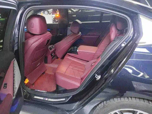 BMW 5 Series — Фото автомобиля 7