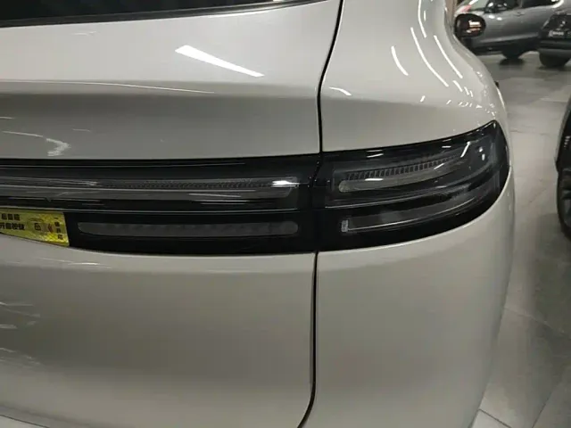 Leapmotor C10 — Фото автомобиля 7