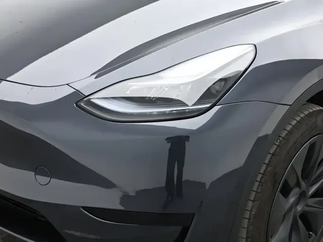 Tesla Model Y — Фото автомобиля 18