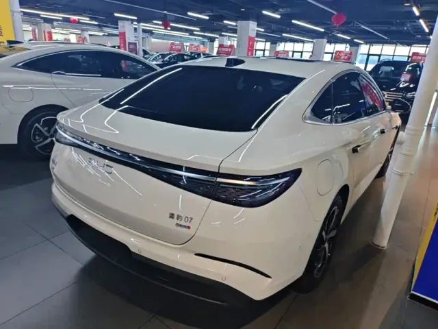BYD Seal 07 DM-i — Фото автомобиля 6