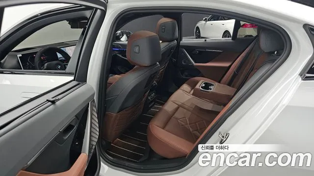 BMW 5-Series 5 серия (G60) 530i xDrive M Sport Pro Special Edition — Фото автомобиля 11