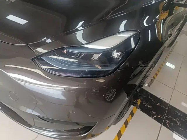 Tesla Model Y — Фото автомобиля 23