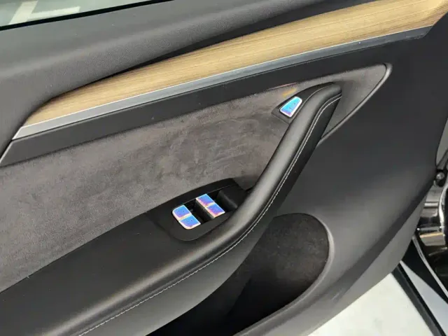Tesla Model Y — Фото автомобиля 18