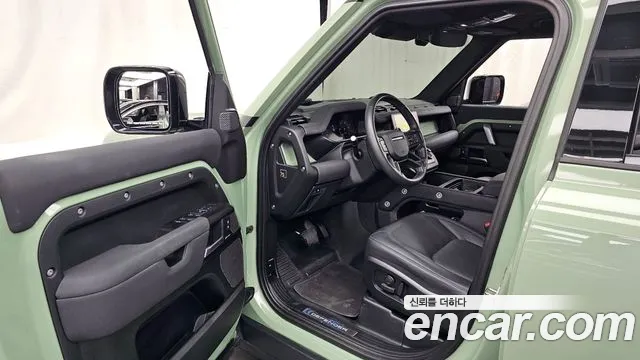 Land Rover Defender — Фото автомобиля 9