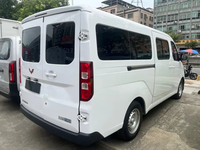 Wuling Yangguang — Фото автомобиля 5