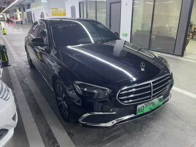 Mercedes-Benz E-Class — Фото автомобиля 3