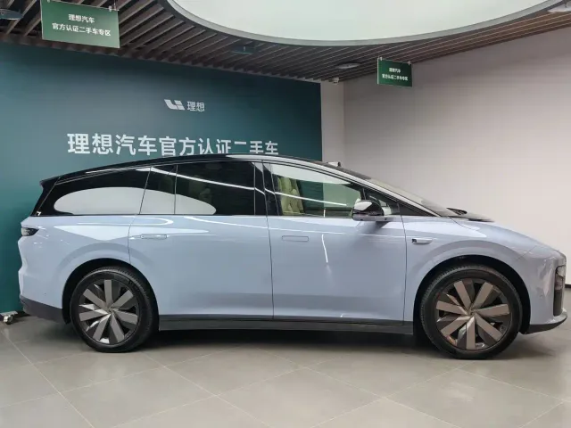 Li Auto i8 — Фото автомобиля 8