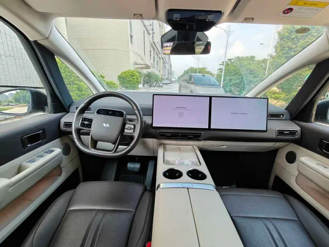 Li Auto MEGA — Фото автомобиля 15