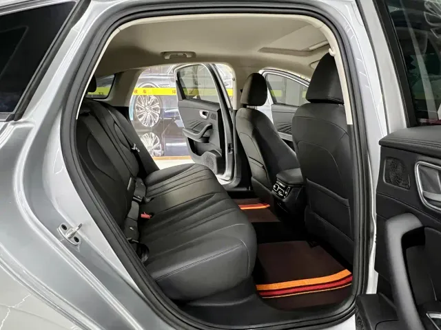 Roewe D7 — Фото автомобиля 14