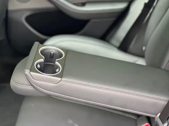 Tesla Model 3 — Фото автомобиля 15