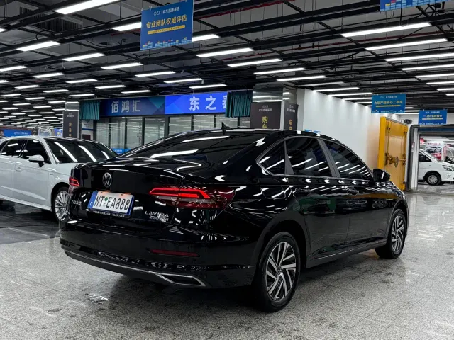 Volkswagen Lavida — Фото автомобиля 4