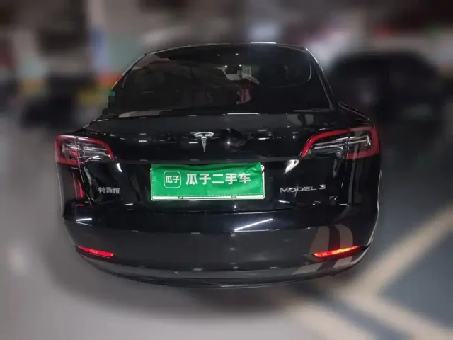 Tesla Model 3 — Фото автомобиля 5