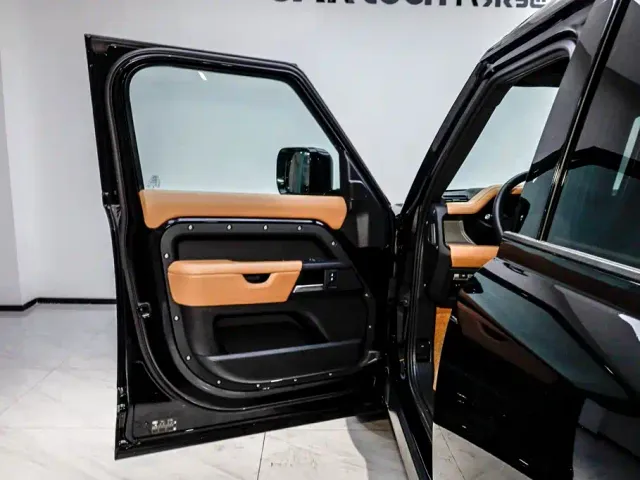 Land Rover Land Rover Defender 2025 110 3.0T P400 Dark Special Edition — Фото автомобиля 7