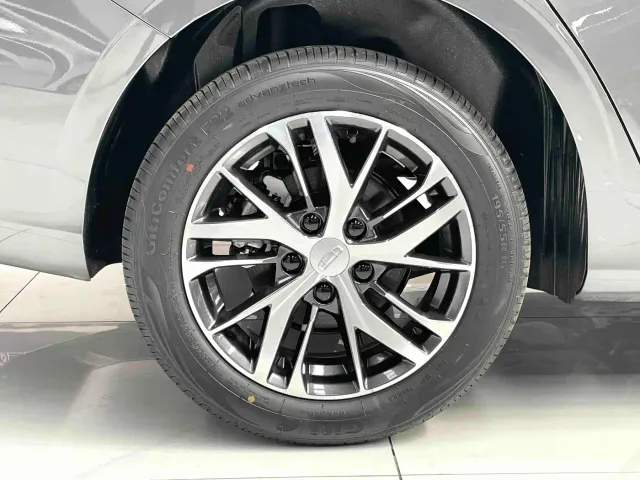 Geely Emgrand — Фото автомобиля 12