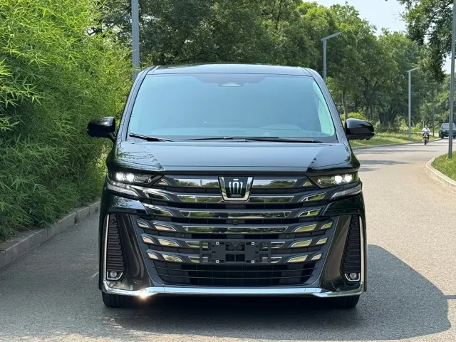 Toyota Vellfire — Фото автомобиля 2