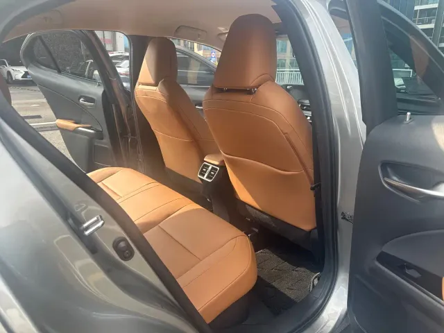 Lexus UX — Фото автомобиля 6
