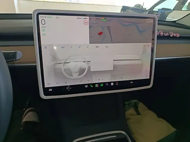 Tesla Model Y — Фото автомобиля 12