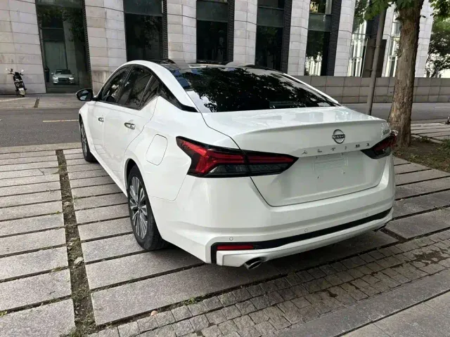 Nissan Teana — Фото автомобиля 4