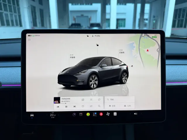 Tesla Model Y — Фото автомобиля 13